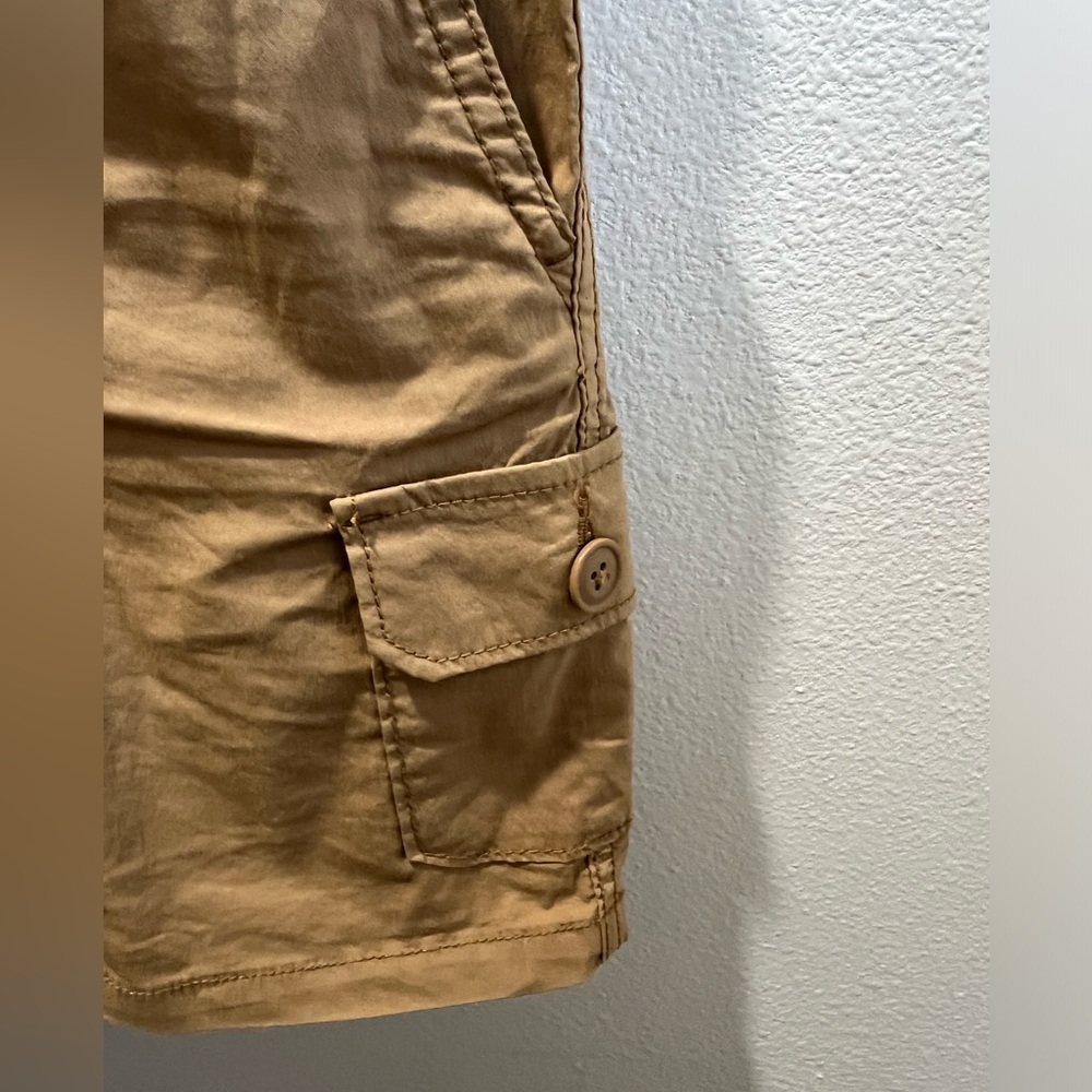 Gap kids tan hybrid cargo shorts with washwell size small 6-7. - Picture 5 of 8